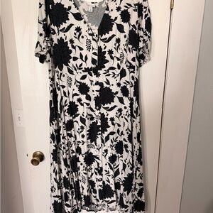 Ava & Viv Black and White Floral Midi Dress